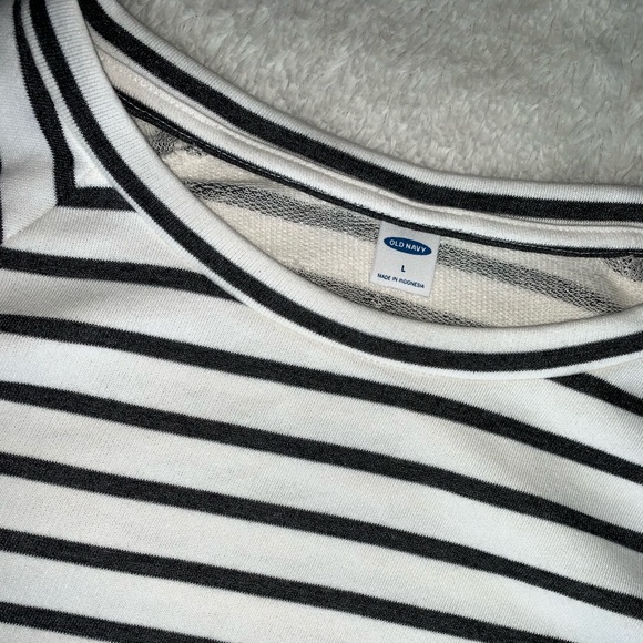 Women’s Large Old Navy Striped Top - Picture 3 of 4